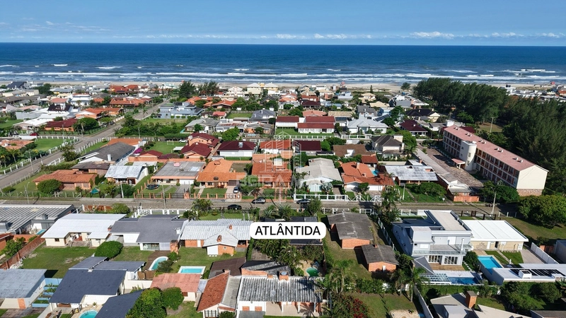 CASA EM ATLÂNTIDA  À VENDA PRÓXIMO AO MAR (4 quadras): 2ª foto da galeria de imagens do imóvel