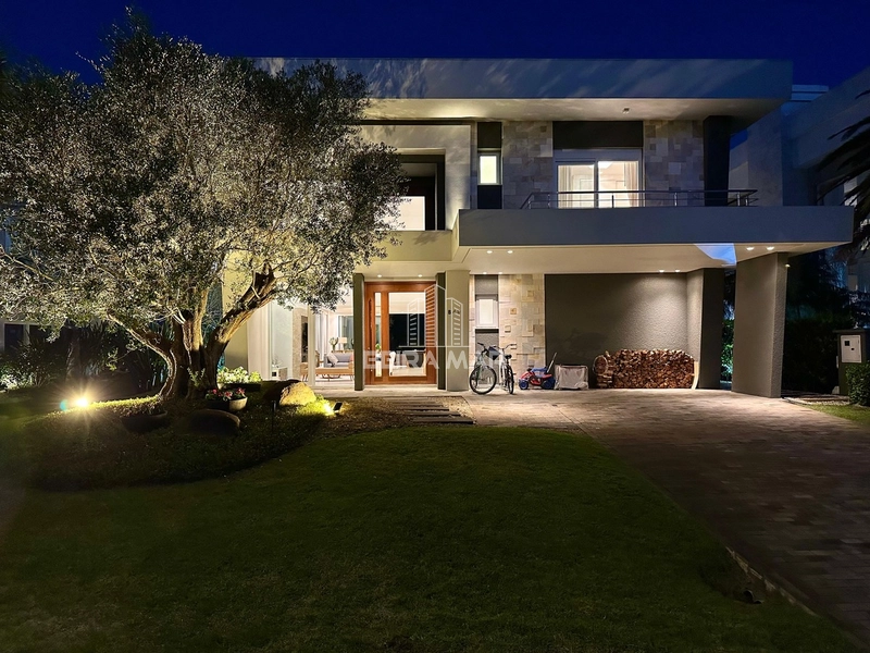 Mansão beira lago no Condomínio Enseada !