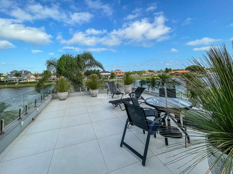 Casa em Condomínio Fechado