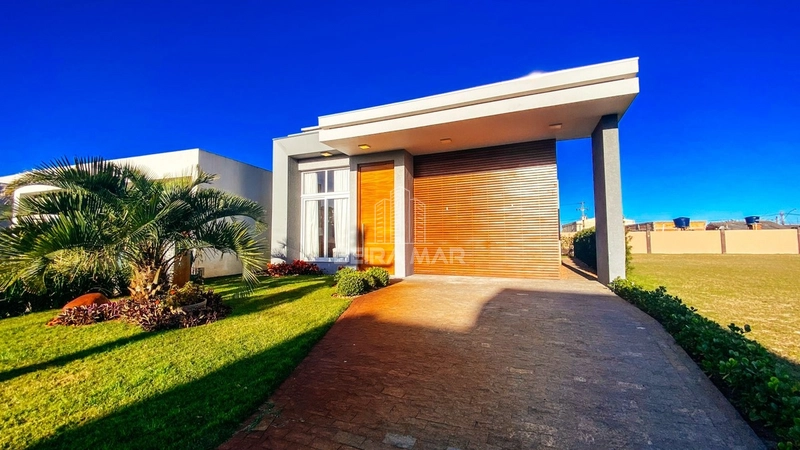 Linda casa com piscina aquecida, mobiliada e decorada