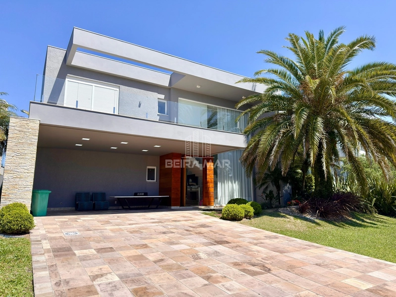 Casa no Condomínio Enseada – Beira Lago