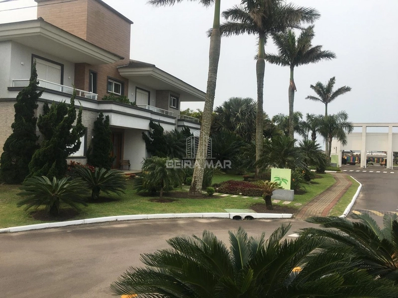 Sobrado de alto padrão, no condomínio Malibu, na praia de Xangri-Lá