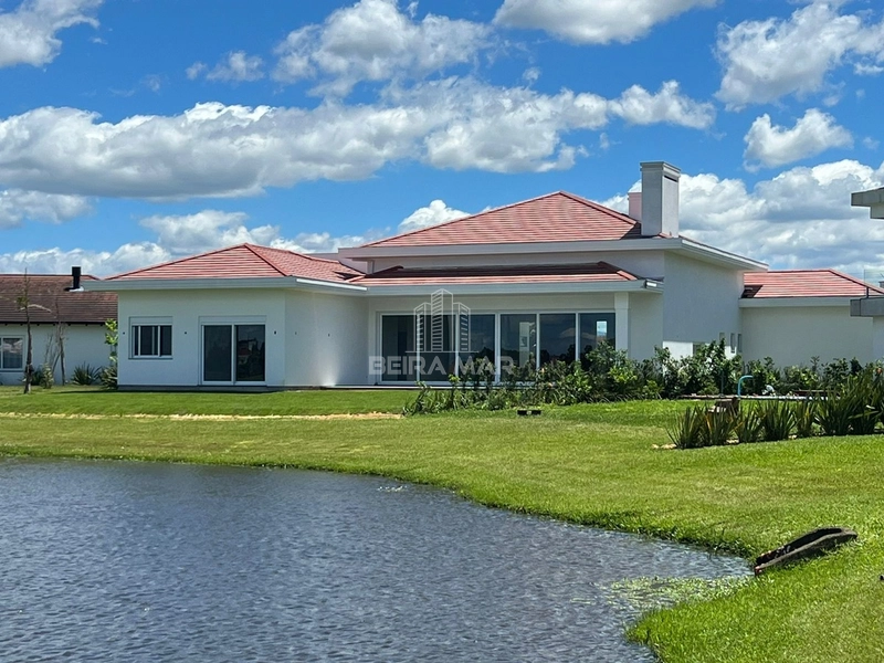 Casa em Condomínio Fechado
