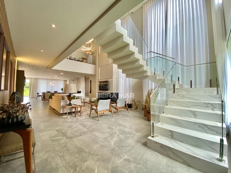 Fantástico sobrado decorado beira lago, impecável.