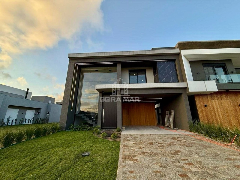 Belíssimo sobrado, no condomínio Sunset, na praia de Xangri-Lá