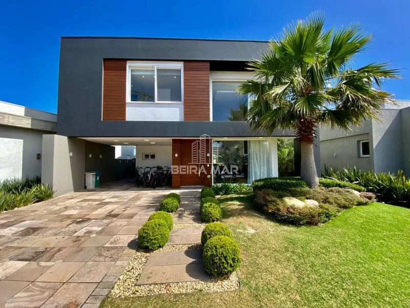 Sobrado Beira Lago Condomínio Sea Coast!