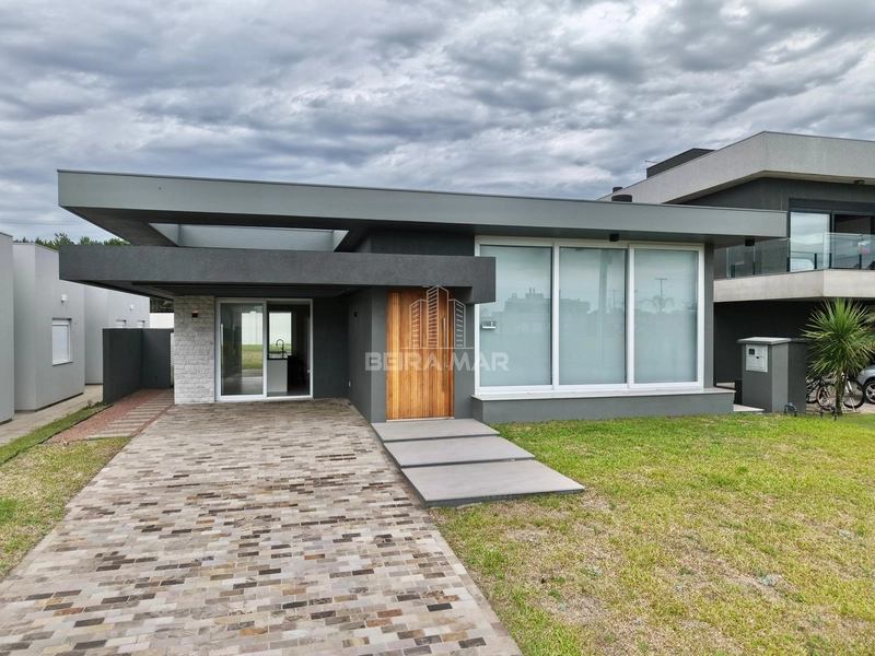 Casa Térrea Condomínio Beira Mar - Capão Da Canoa | RS