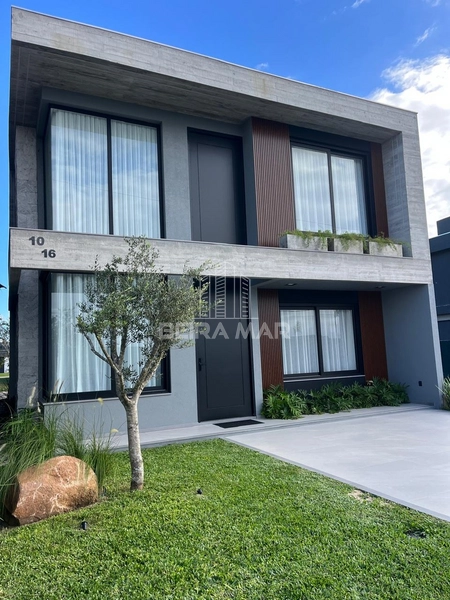 CASA BEIRA LAGO À VENDA NO CONDOMÍNIO ZEN