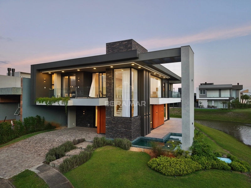 Sobrado em Condomínio