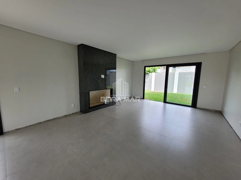 Belíssimo sobrado à venda na praia de Xangri-Lá: 4ª foto da galeria de imagens do imóvel