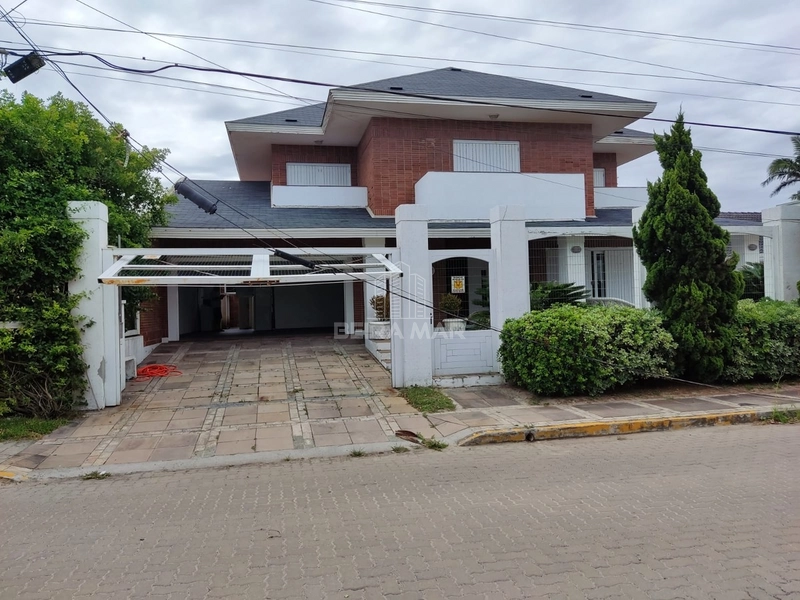 Sobrado belíssimo, na praia de Atlântida: 1ª foto da galeria de imagens do imóvel