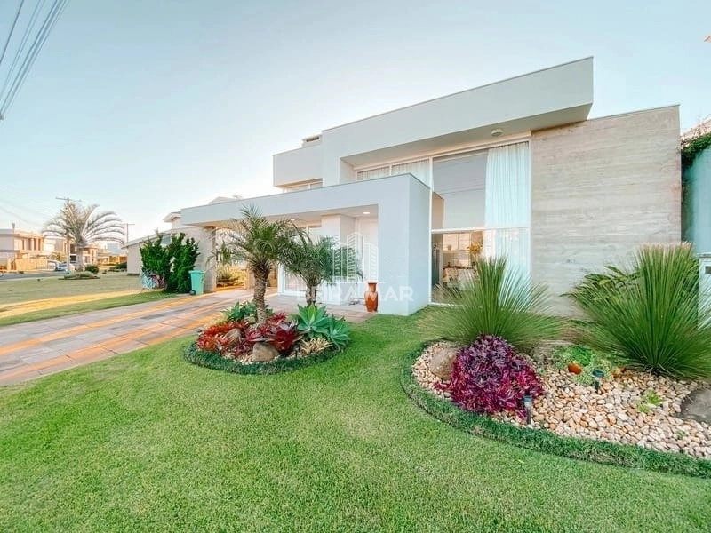 Esta deslumbrante casa no Condomínio Riviera!