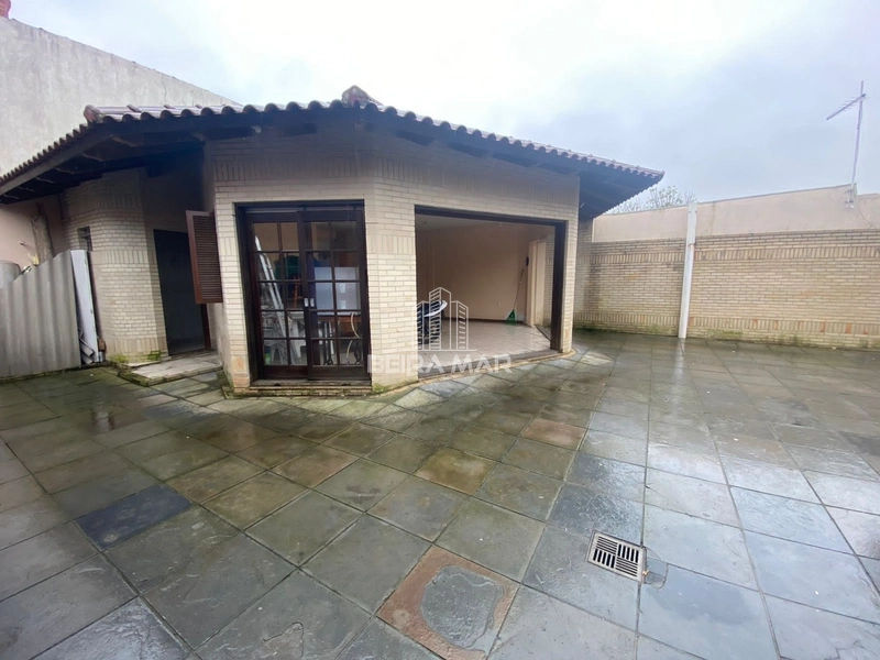 Excelente residência térrea no centro de Atlântida, frente Leste.: 9ª foto da galeria de imagens do imóvel