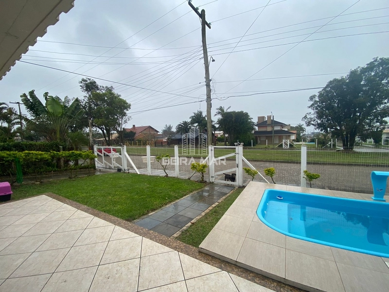 Excelente residência térrea no centro de Atlântida, frente Leste.: 2ª foto da galeria de imagens do imóvel