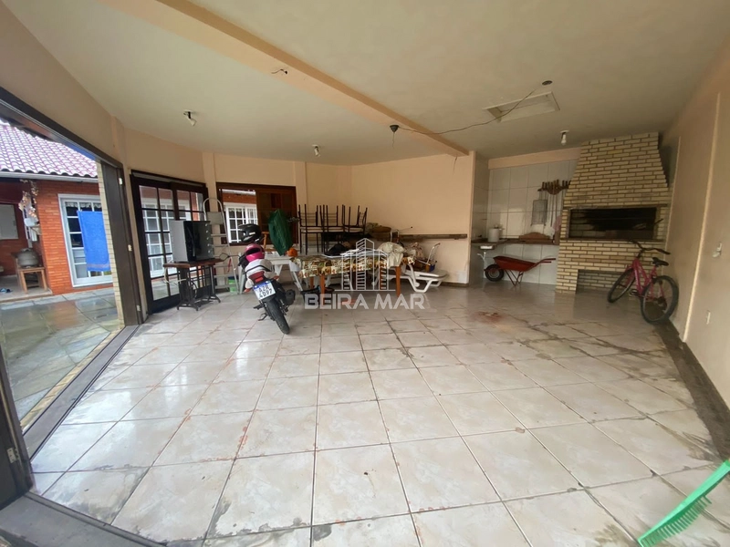 Excelente residência térrea no centro de Atlântida, frente Leste.: 8ª foto da galeria de imagens do imóvel