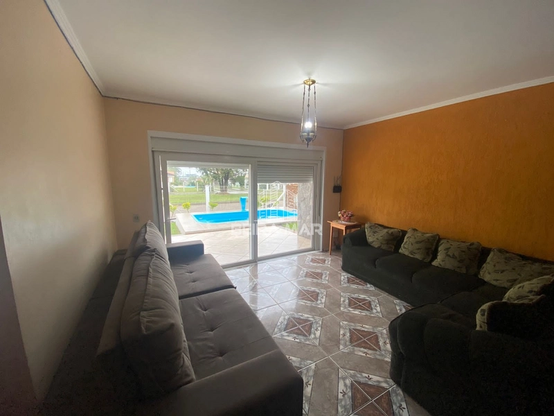 Excelente residência térrea no centro de Atlântida, frente Leste.: 3ª foto da galeria de imagens do imóvel