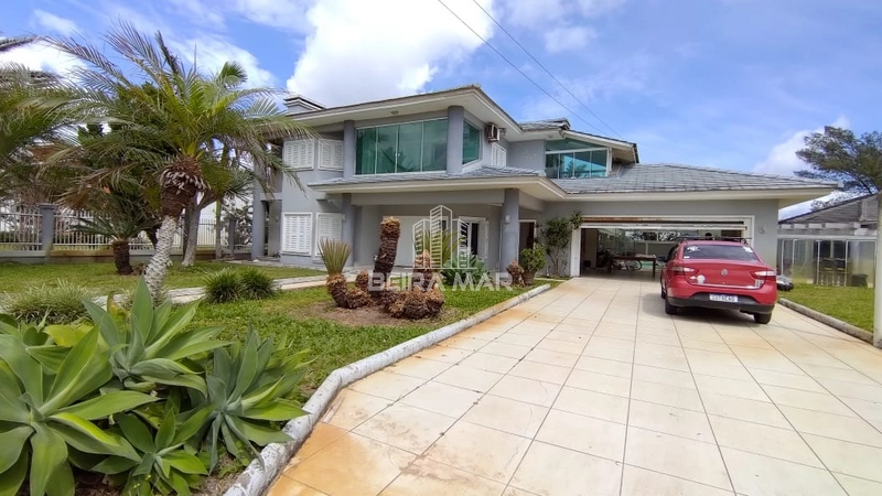 Sobrado duas quadras do Mar!