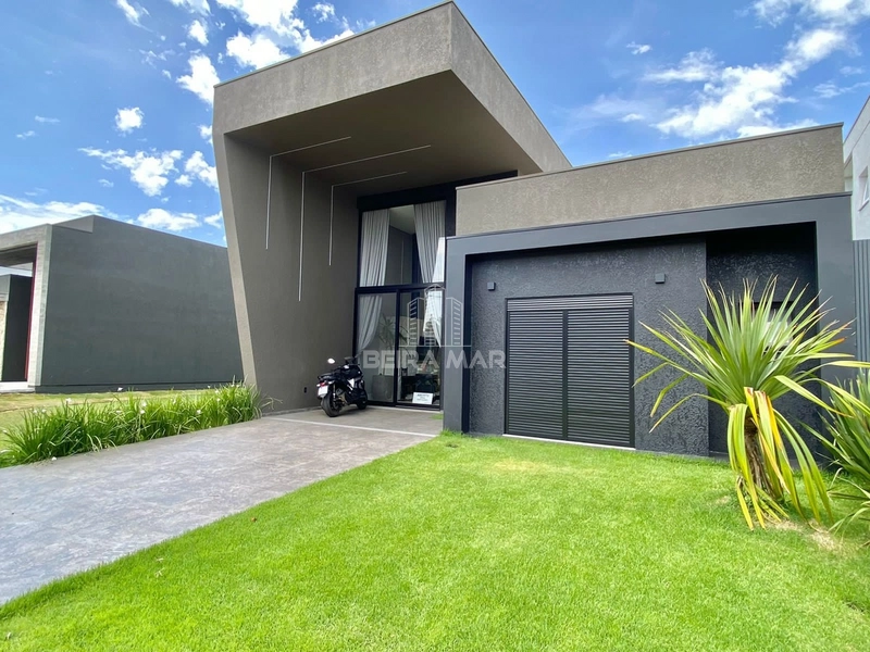Casa finamente decorada, com piscina, sol da manhã!