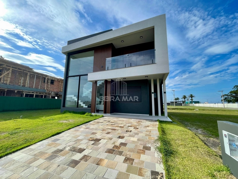 Casa beira lago no Condomínio Allure