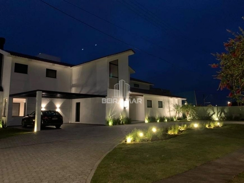 Sobrado Green Village a beira lago