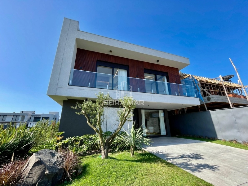 Sobrado beira lago no Condomínio Sunset!