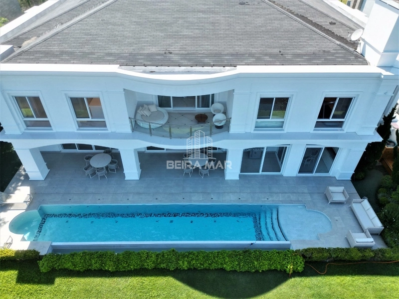 Magnífica Mansão Neoclássica.