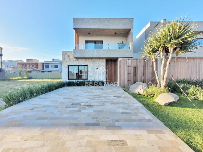 Excelente sobrado á venda no Condomínio Sunset!