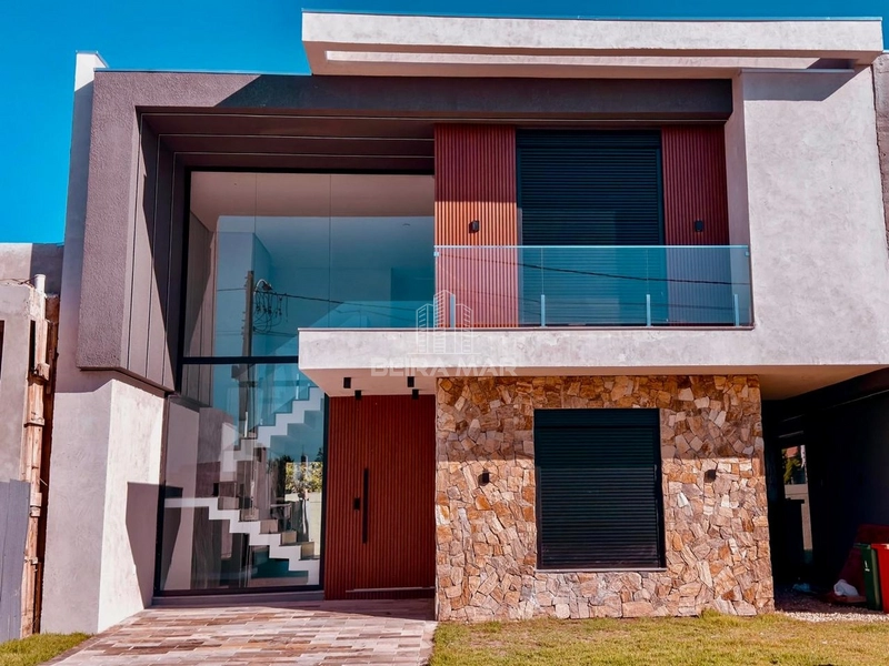 Sobrado novo localização privilegiada vista para o lago!