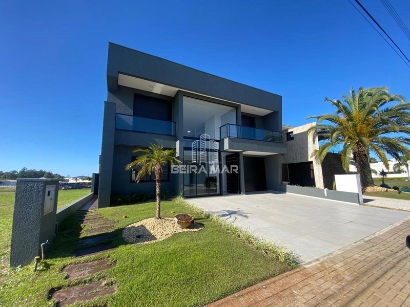 Belíssimo sobrado Velas da Marina deck com acesso para Marina!