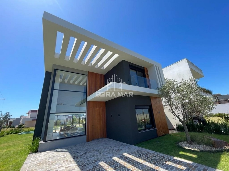 Magnífico sobrado no Condomínio Riviera!