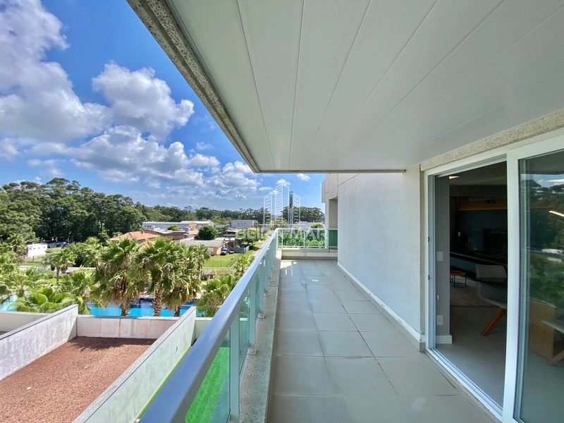 Mobiliado e decorado em condomínio com Infraestrutura.