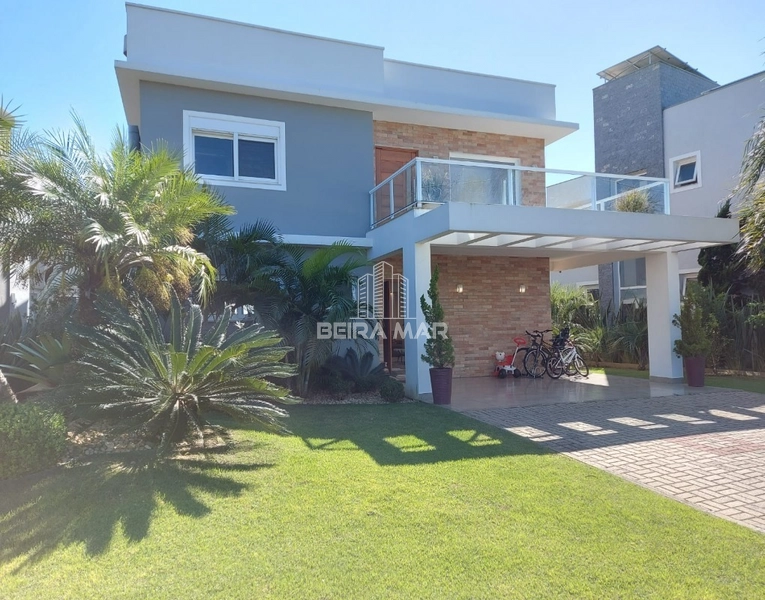 Belíssimo Sobrado em excelente condomínio na praia de Xangri- Lá!