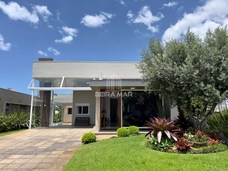Belíssima casa no Condomínio Enseada Lagos!