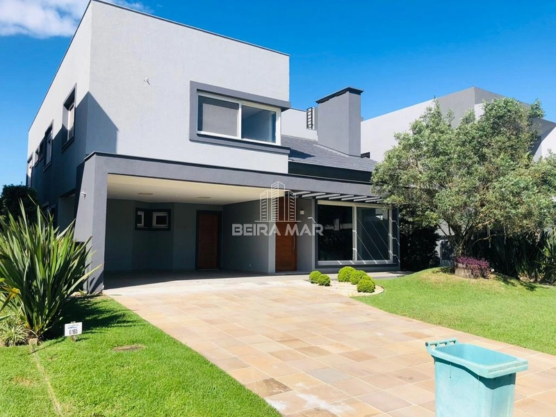 Excelente sobrado beira lago no Condomínio Enseada Lagos!