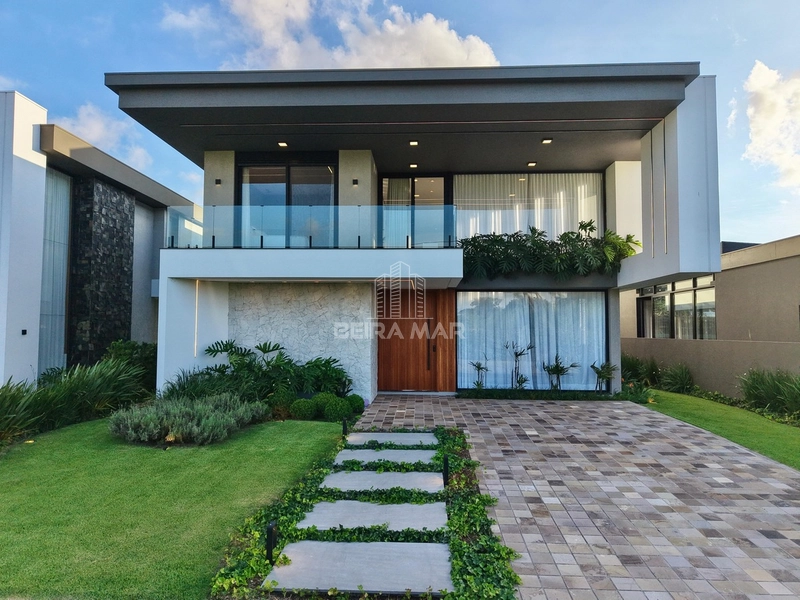 Casa beira lago em Condomínio