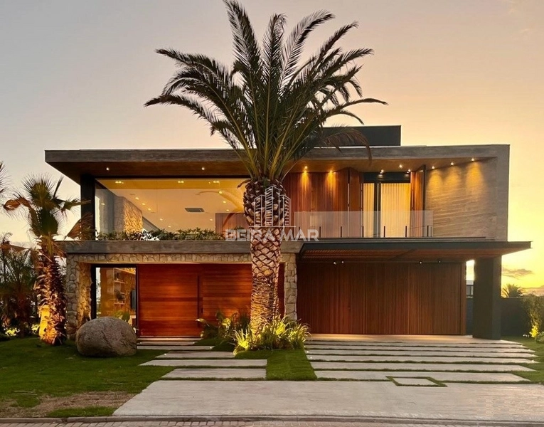 Sobrado no Condomínio Sense beira lago!