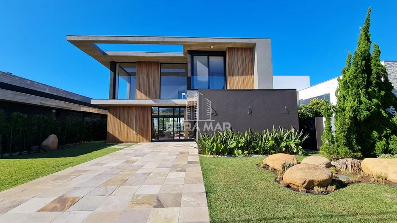 Sobrado com uma linda vista para o lago!