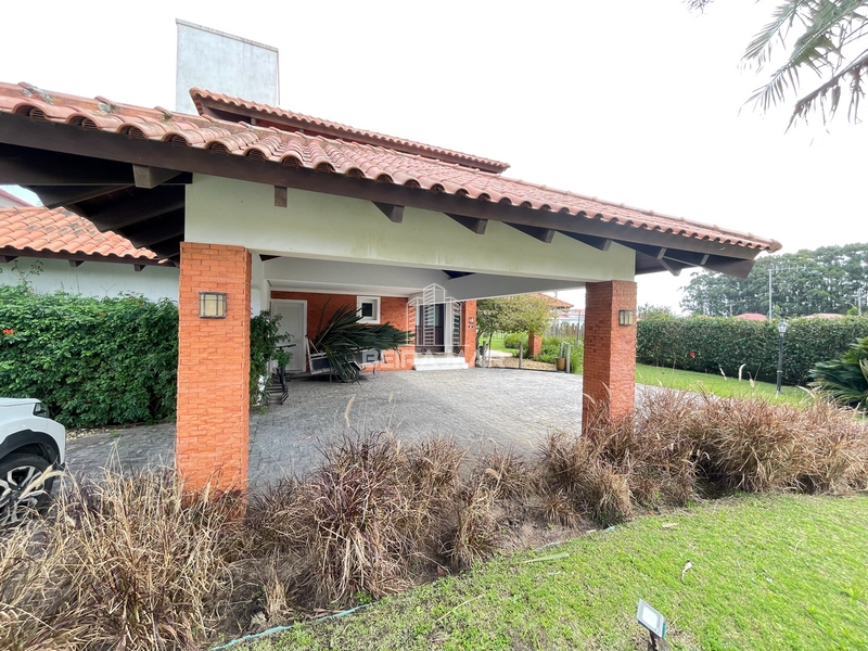 Excelente sobrado beira lago no Condomínio Green!