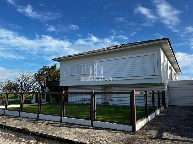 Excelente sobrado poucos metros do mar em Xangri-lá!: 1ª foto da galeria de imagens do imóvel