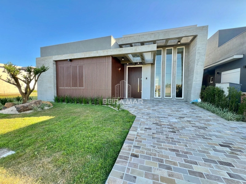 Casa no Condomínio Riviera beira lago!