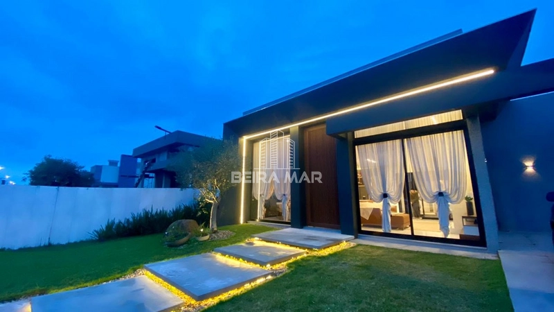 Belíssima casa no Condomínio Dubai!