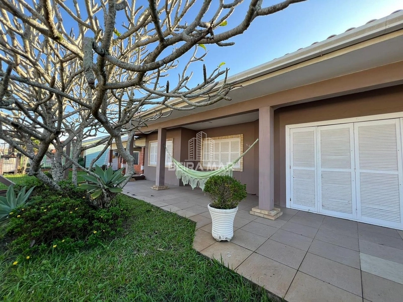 Casa em Xangri-lá  fundos da  Avenida Paraguassu!