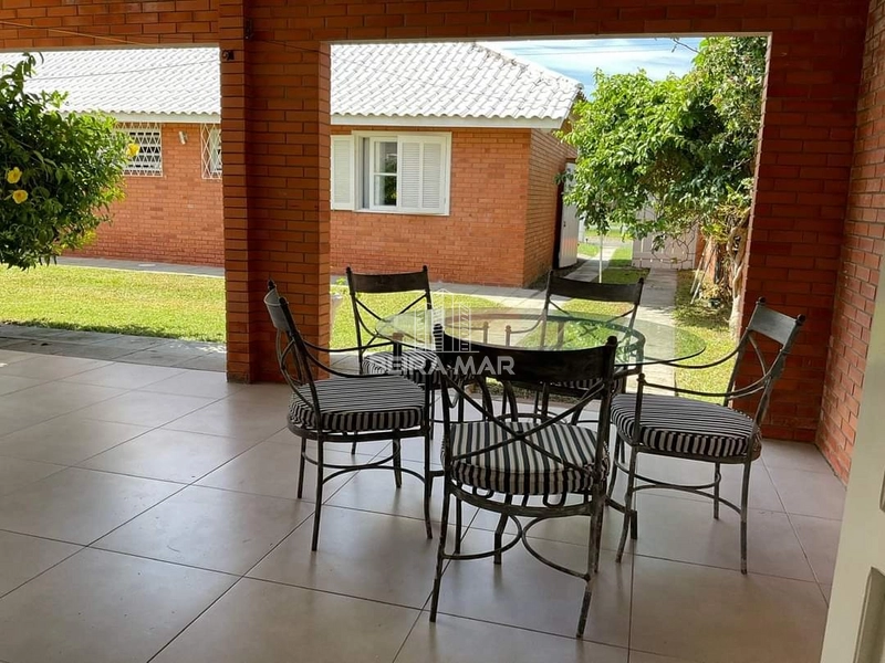 Bela casa ampla e mobiliada em Atlântida!: 3ª foto da galeria de imagens do imóvel