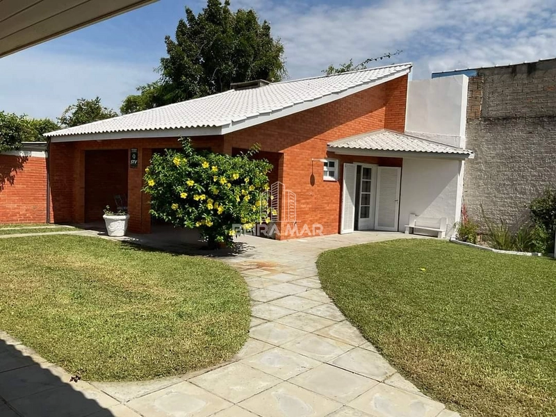 Bela casa ampla e mobiliada em Atlântida!: 2ª foto da galeria de imagens do imóvel