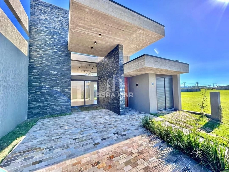 Casa térrea no Condomínio Santorini !