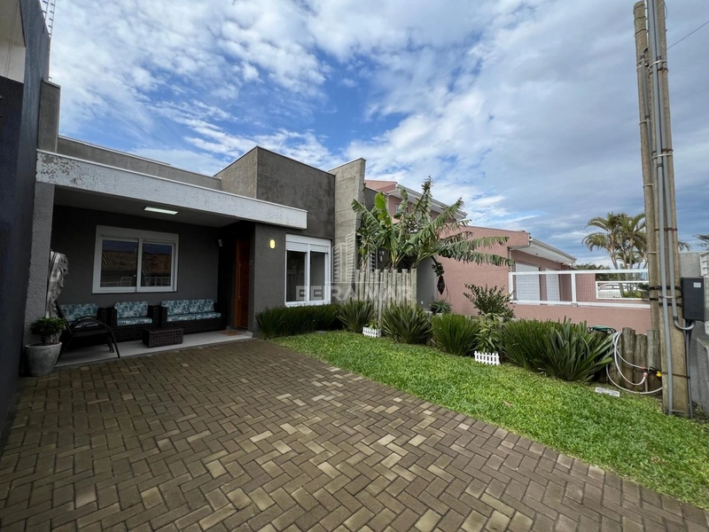 Casa em Noiva do Mar á quatro quadras do mar mobiliada !