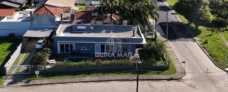 Casa de Esquina em Atlântida: 1ª foto da galeria de imagens do imóvel