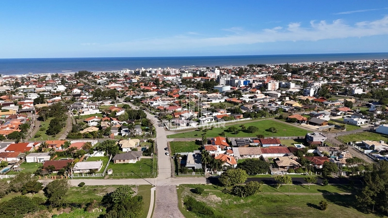 Casa de Esquina em Atlântida: 3ª foto da galeria de imagens do imóvel