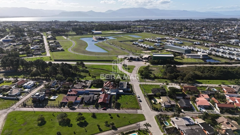 Casa de Esquina em Atlântida: 9ª foto da galeria de imagens do imóvel