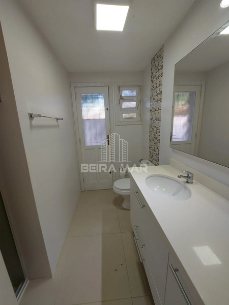 Casa de laje em 02 terrenos no coração de Atlântida.: 7ª foto da galeria de imagens do imóvel